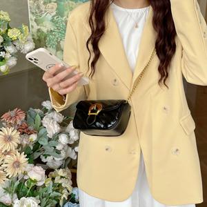 Mini bolso cruzado color blanco roto de 7 pulgadas con diseño acolchado, hebilla magnética y correa de cadena, bolso de hombro para mujer - Product Image 4