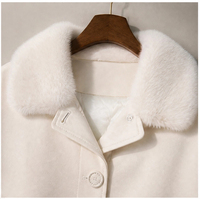 Manteau court en cuir de mouton pour femme, garni de fourrure de vison, avec poches décoratives, idéal pour le quotidien