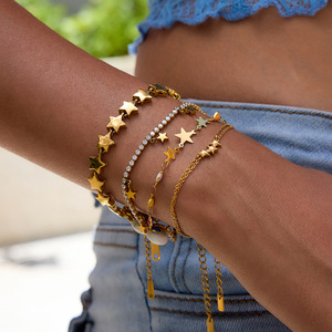 Bracelet à breloques tendance en acier inoxydable plaqué or 18 carats, design cœur et étoile colorés, bijoux unisexes - Product Image 2