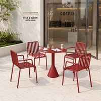 Ensemble table et chaises en métal d'extérieur rouge empilable, mobilier moderne et minimaliste pour salons de thé, cafés, cours et maisons d'hôtes