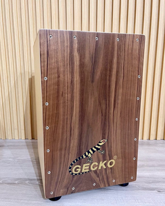 Gecko Cl50S <span class=keywords><strong>Cajon</strong></span> Drum Tapping Noyer Bois Acier Corde <span class=keywords><strong>Cajon</strong></span> Cl50 Série Usine Prix de gros Instrument de musique haut de gamme - Product Image 1