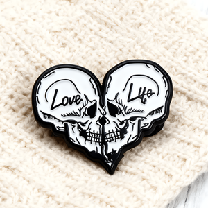 Broche de Calavera con Corazón Blanco y Negro, Estilo Gótico, Pin Retro para Chaquetas, Sombreros, Bolsos, Regalo de Humor Oscuro (1/2 Piezas) - Product Image 5