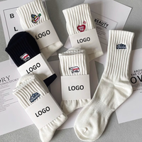 Chaussettes brodées en tricot de haute qualité, couleur blanche, nouveau design, logo personnalisé