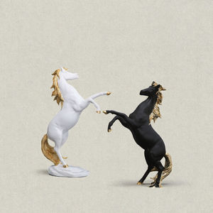 Figurine de cheval en résine moderne et créative, sculpture de lettres peinte à la main pour la décoration de Noël à la maison - Product Image 3