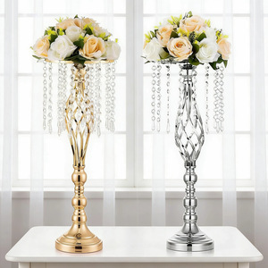 L'Ultimo Trendy Supporto Floreale in Cristallo per Matrimoni, Utilizzato per Decorare lo Sfondo di Cerimonie Nuziali e il Piano dei Tavoli per Feste. - Product Image 1