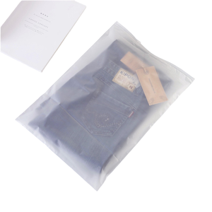Venta al por Mayor de 100 Bolsas de Embalaje con Cierre de Cremallera de PE Mate Esmerilado, Duraderas, para Ropa y Calcetines, Biodegradables, con Logotipo y Color Personalizados - Product Image 4