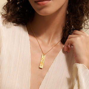Collar del Zodiaco de Acero Inoxidable con Baño de Oro PVD de 18K |   Colgante Rectangular de Astrología y Horóscopo para Mujer |   Impermeable e Hipoalergénico - Product Image 5