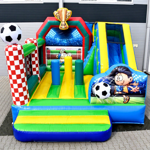 Castillo inflable deportivo comercial para fiestas, con tobogán y área de juego de fútbol. - Product Image 1