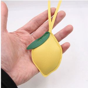 Colgante de Cuero PU con Diseño de Fruta Especial, Impermeable, Regalo para Niños, Bonito y Moderno, Charm para Bolsa, Llavero Portátil Colorido - Product Image 4