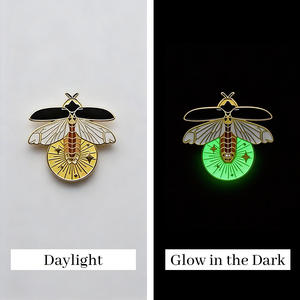 Broches Luminosos Personalizados con Diseño de Mariposa de Fuego y Garra de Bruja, Visibles en la Noche, Brillan en la Oscuridad, para Decoración de Ropa y Bolsos, Sin Pedido Mínimo - Product Image 3
