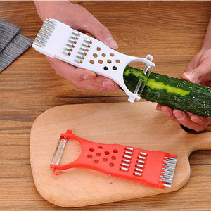 Coupe-légumes multifonctionnel pour cuisines domestiques : râpe à pommes de terre, râpe à radis, trancheuse à concombre et éplucheur manuel. - Product Image 1