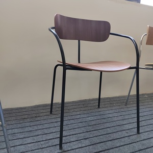 Silla de estilo nórdico con estructura de madera y metal. Silla de comedor con respaldo Silla de ocio industrial para el hogar Muebles minimalistas modernos - Product Image 3