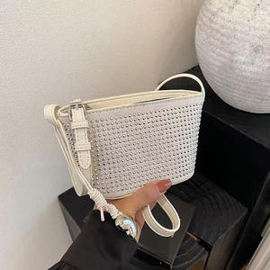 Sparkling Diamond Decor Bucket Bag Bolso de mano y bandolera de cuero PU para mujer - Product Image 6