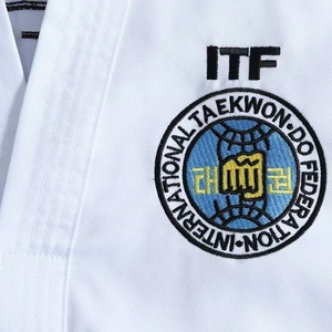 Uniforme de Taekwondo <span class=keywords><strong>Itf</strong></span> Personalizado de Fábrica con Tela Opcional, Dobok <span class=keywords><strong>Tkd</strong></span> <span class=keywords><strong>Itf</strong></span> - Product Image 1