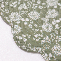 Tapis de table à manger quotidiens verts et blancs frais et élégants à petites fleurs