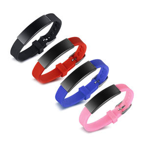 <span class=keywords><strong>Bracelet</strong></span> personnalisé en caoutchouc Silicone <span class=keywords><strong>avec</strong></span> nom réglable pour enfants, femmes, hommes et garçons - Product Image 1