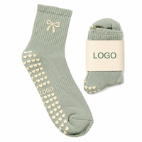 Chaussettes de Pilates personnalisées avec logo, antidérapantes, semelle en silicone en forme de cœur, étiquette brodée, emballage, chaussettes de Pilates pour femmes