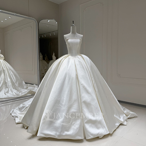 Vestido de Novia Moderno Xx91 de Satén Color Marfil con Escote Corazón, Plisado Minimalista, Cola Capilla, Sin Espalda, Largo hasta el Suelo, Venta al por Mayor - Product Image 5
