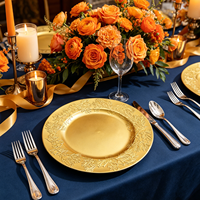 Assiettes de présentation personnalisables et durables en PP doré de 13 pouces, motif houx et pin, pour fêtes de Noël d'entreprise et événements de fin d'année