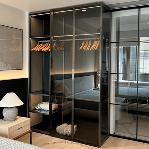 <span class=keywords><strong>Armario</strong></span> de Diseño Italiano de Alta Gama, Minimalista, con Marco Ultrafino y Puerta de Cristal Negro/Cuarto de Vestir - Product Image 1