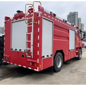 Camion japonais lourd SUZU GIGA 4x2, véhicule de brigade, réservoir d'eau de 6000 L, camion de pompiers à volet roulant - Product Image 4