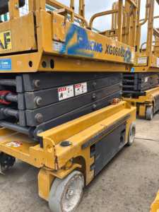 <span class=keywords><strong>Platform</strong></span> pengangkat listrik 6m 240kg, <span class=keywords><strong>Platform</strong></span> kerja udara gunting mendorong sendiri pengangkat ketinggian tinggi - Product Image 3