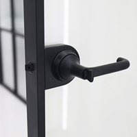 Porte en verre dépoli à cadre en aluminium minimaliste de haute qualité avec bordure étroite et commutation