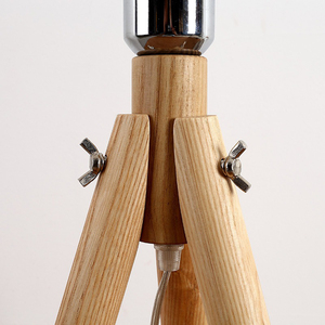 Lámpara de mesa de madera LED moderna con pantalla de madera alta CRI 95 5 años de garantía-Diseño de trípode para dormitorio y sala de estar - Product Image 3