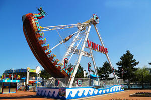 Équipement d'amusement LINO Outdoor Viking Ship Pirate Ship en fibre de verre, métal et acier à usage commercial pour plus de 10 passagers - Product Image 6