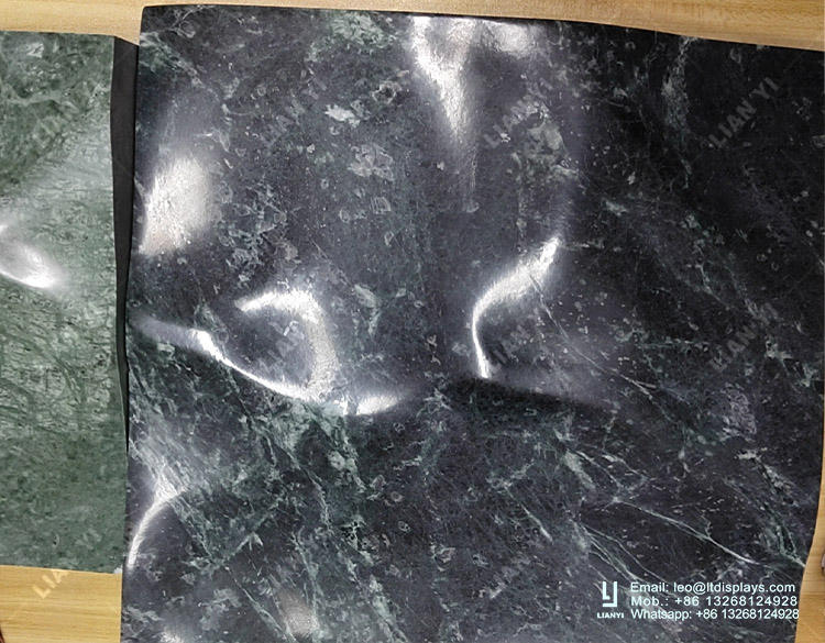 สีเขียวเข้ม