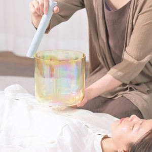 קערות קריסטל קוסמיות צהובות טבעיות בהתאמה אישית של ג'ינפאנג עם פטיש חינם לשיפור מדיטציה - Product Image 6