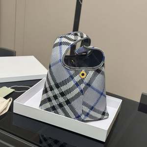 กระเป๋าโท้ทผู้หญิงแบรนด์หรูคุณภาพสูง ดีไซน์ลายตารางทอ ทันสมัยและลำลอง - Product Image 1