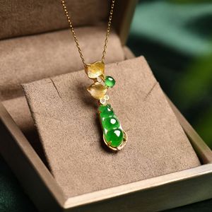Colgante de Oro de 24K Maya Green Jade Feicui Orthodox - Jade Genuino 999 Puro con Forma de Alce y Grano de Oro de Grado A - Product Image 4