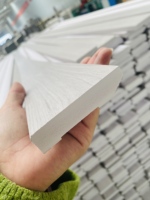 Plinthe de plafond en PVC haute densité, design moderne, étanche, couleur bois, pour la construction d'hôtels et de maisons, matériaux de construction