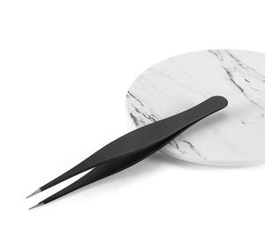 Les fabricants vendent des pinces à épiler fines de haute qualité pour l'élimination des poils incarnés du visage et des sourcils, très demandées. - Product Image 5