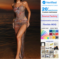 Maillot de bain une pièce personnalisé OEM tie-dye avec découpes et jupe longue fendue en maille, ensemble 2 pièces de paréo de plage avec décorations en métal coquillage