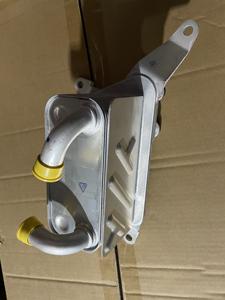 Nuovi pezzi di ricambio per auto di fabbrica JB3Z7A095C di alta qualità per il radiatore dell'olio di trasmissione A/T per il 2.0 Ford Ranger - Product Image 4