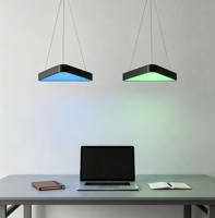 Lampu Gantung LED Segitiga Tunggal Modern Matte Black RGB Merah Dapat Diredupkan untuk Ruang Gaming Bar