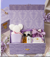 Boîte cadeau rigide en carton écologique élégante avec fermeture magnétique, poignée et motif violet offset pour souvenirs de mariage