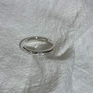 Anillo de Plata de Ley S925 de Alta Calidad con Diseño de Estrella Octogonal y Diamantes de Colores, Diseño de Nicho con un Dulce Valor Estético, Parte Trasera de Mud Locha - Product Image 2