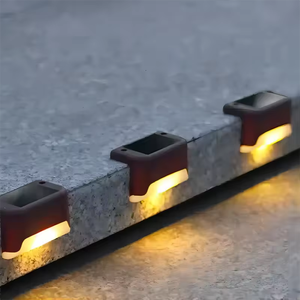 <span class=keywords><strong>Luces</strong></span> de valla impermeables alimentadas por energía solar Luz de cubierta de patio al aire libre <span class=keywords><strong>Luces</strong></span> de patio de escalones LED solares <span class=keywords><strong>para</strong></span> jardín - Product Image 2