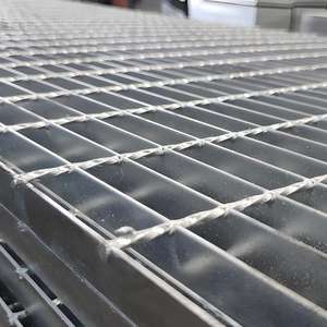 Rejilla <span class=keywords><strong>de</strong></span> Acero Galvanizado <span class=keywords><strong>de</strong></span> Aleación <span class=keywords><strong>de</strong></span> Acero al Carbono Duradera a Precio <span class=keywords><strong>de</strong></span> Fábrica, Rejilla <span class=keywords><strong>de</strong></span> Acero <span class=keywords><strong>de</strong></span> 30*30 para Pasarelas Industriales Exteriores - Product Image 2