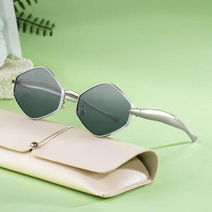 Nouvelles lunettes de soleil polygonales pour femmes, protection UV400, verres en PC, monture en plastique et métal, style streetwear, avec étui - Product Image 4