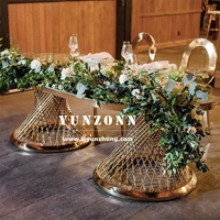 Ensemble table et chaises ovales de luxe dorées en acier inoxydable pour fêtes de mariage et mobilier d'hôtel