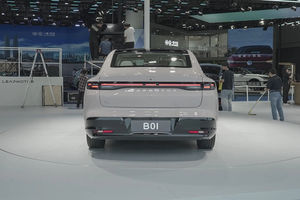 Leapmotor B01 2025, Sedán Compacto Eléctrico Puro con Autonomía NEDC de 401-500 km y Potencia de Motor de 100-150 kW - Product Image 6