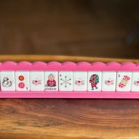 Rak Penyangga Mahjong Kayu Alami 2-in-1 18 Inci Desain Solid Multi-warna untuk Permainan di Rumah, Perjalanan, dan Luar Ruangan