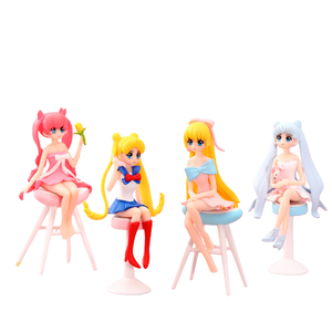 Ensemble de figurines d'<span class=keywords><strong>anime</strong></span> Sailor Moon, Usagi Tsukino et autres personnages assis sur des tabourets hauts avec diverses tenues pour la décoration - Product Image 1