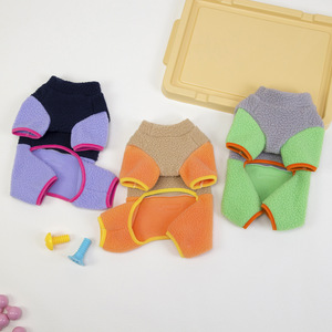 Manteau d'hiver épaissi en polaire pour chien, conception 4 pattes, écologique, respirant, chaud, couleur unie, broderie mignonne <span class=keywords><strong>de</strong></span> dessin animé, avec anneau <span class=keywords><strong>de</strong></span> laisse - Product Image 2