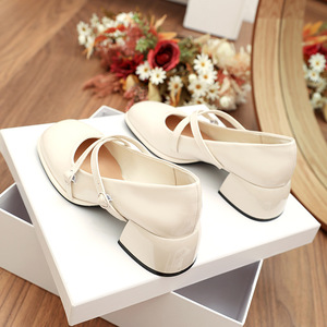 Elegant 2025 Red Baotou Mary Jane Vintage Bridal <strong>Shoes</strong> Chunky Wedding Chunky Sandals for Women - Product Image 5