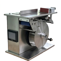Machine d'étiquetage semi-automatique pour le collage d'étiquettes adhésives en forme de L sur les coins des sacs, des cartons et des boîtes
